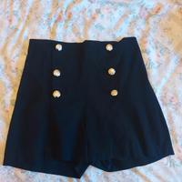 Pantaloncini eleganti con bottoni 