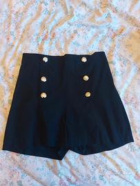 Pantaloncini eleganti con bottoni 