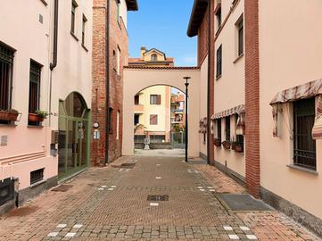 4 LOCALI A PESCHIERA BORROMEO