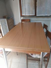 Tavolo in formica allungabile + cassettiera  