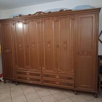Armadio con cassettiera e specchio