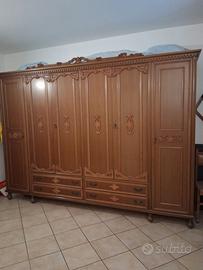 Armadio con cassettiera e specchio