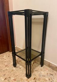 Tavolino nero lucido con ripiani in vetro