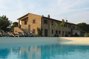 Casale in pietra con 110 ha di terreno Pisa