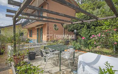 VILLETTA BIFAMILIARE CON GIARDINO E DOPPIO BOX