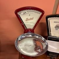 Bilancia berkel a un piatto restaurata rossa