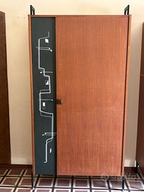Armadio vintage anni '60 in legno