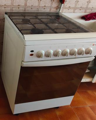 cucina a gas con forno