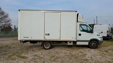 Iveco Daily 3.0 Tdi - Furgonato con Porta Laterale