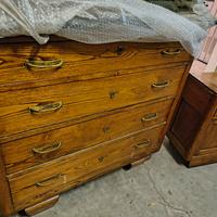 comò e comodini in legno castagno  