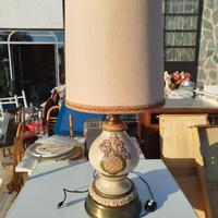 Lampada da terra in ceramica antica dipinta a mano