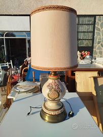 Lampada da terra in ceramica antica dipinta a mano