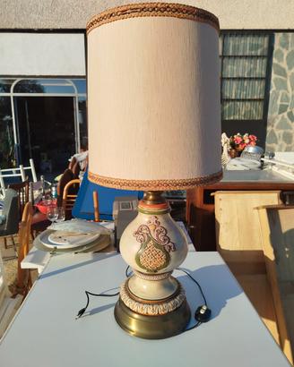 Lampada da terra in ceramica antica dipinta a mano