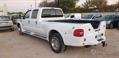 Ford F-450 Super Duty Lariat, 4X2 Crew Cab, Dually