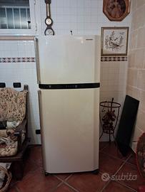Frigorifero Sharp SJ-PT520R-B