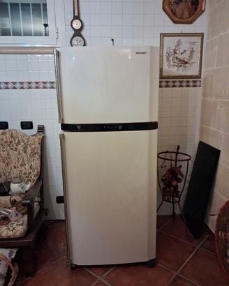 Frigorifero Sharp SJ-PT520R-B