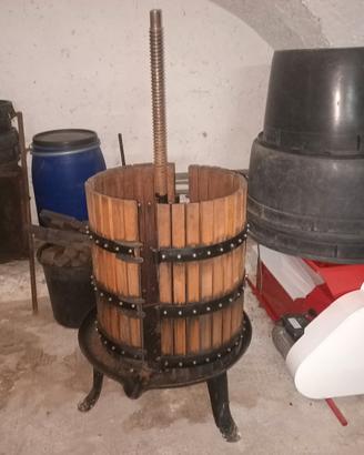 Attrezzatura per fare il vino