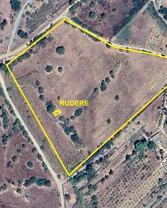 Terreno pianeggiante con rustico