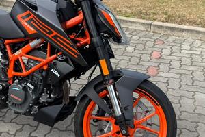 KTM Duke 125