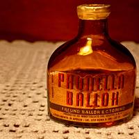 Bottiglietta vintage Prunella Ballor anni ‘60 