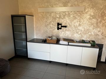 Mobile soggiorno moderno con vetrina