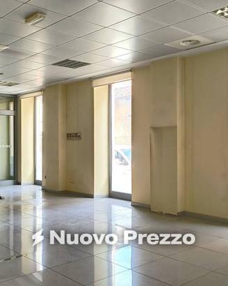 Immobile di 356 m² con più di 5 locali a Chieri