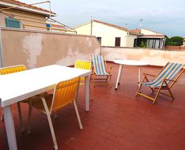 Cecina Mare, TRILOCALE grande terrazza e p.auto