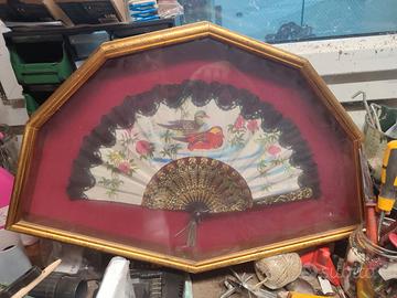 Ventaglio orientale vintage in teca con vetro