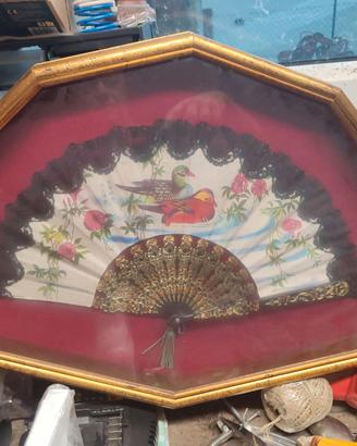 Ventaglio orientale vintage in teca con vetro