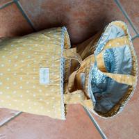 Due pochette colore giallo richiudibili 