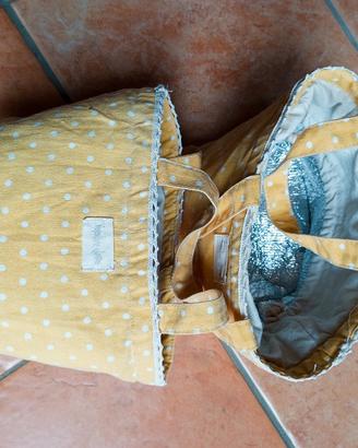 Due pochette colore giallo richiudibili 