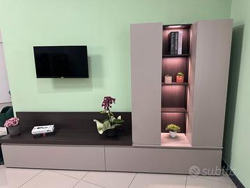 PARETE ATREZZARTA GEUPPO TOMASELLA