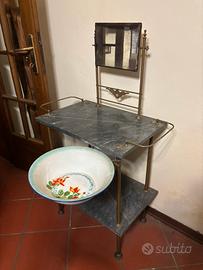 Lavabo antico da camera con marmo e specchio