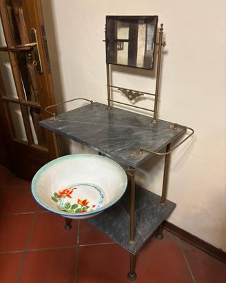 Lavabo antico da camera con marmo e specchio
