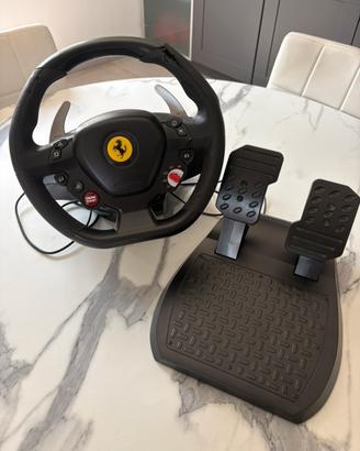 Simulatore di guida thrustmaster