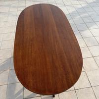 Tavolo in legno massello e sedie