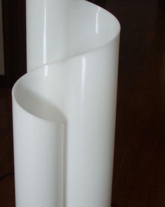 Lampada 'Mezza Chimera' di Vico Magistretti 1969