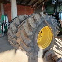 4 gomme e cerchi John Deere 800/65 R32  540/65 R26