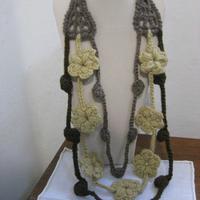 Collana all'uncinetto con fiori, 3 fili, nuova