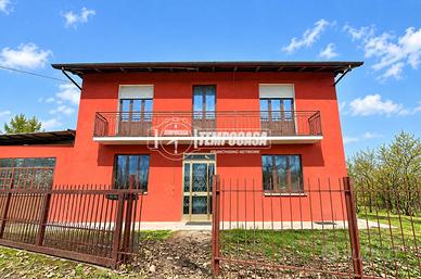 CASA INDIPENDENTE CON GIARDINO PRIVATO E BOX AUTO.