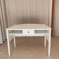 Scrivania bianca in legno 