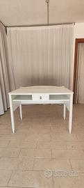 Scrivania bianca in legno 
