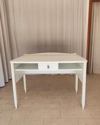Scrivania bianca in legno 