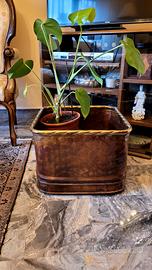 Porta vasi rame martellato e ottone con ruote