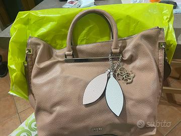 Borsa Guess in pelle mai usata