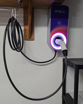Colonnina ENEL X JuiceBox Pro Cellular da 7,4 KW c