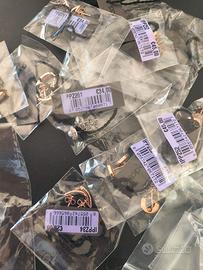 Stock gioielli, braccialetti, collane orecchini