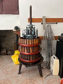 Torchio da vinificazione