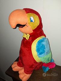 pappagallo di peluche