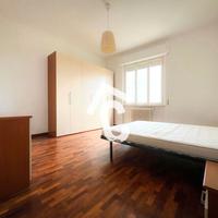 Mobili camera matrimoniale e cameretta